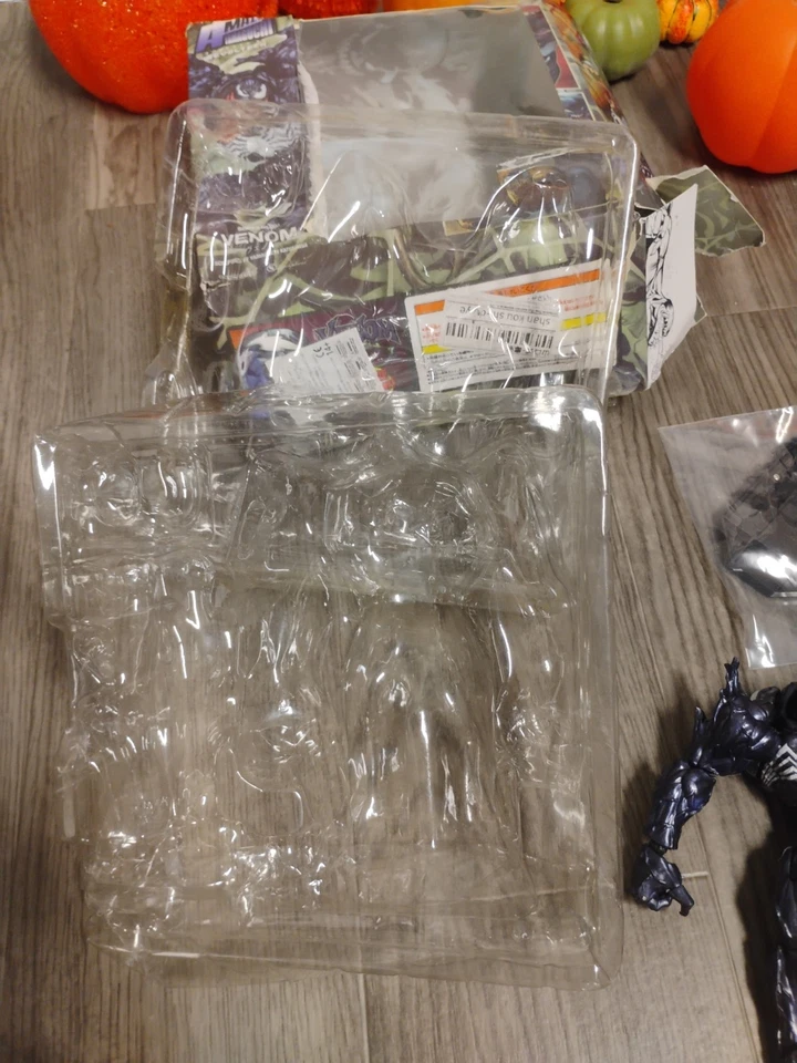 Amazing Yamaguchi Venom No. 003 Kaiyodo Revoltech Authentic  USED Damaged Box - Image 3 of 4