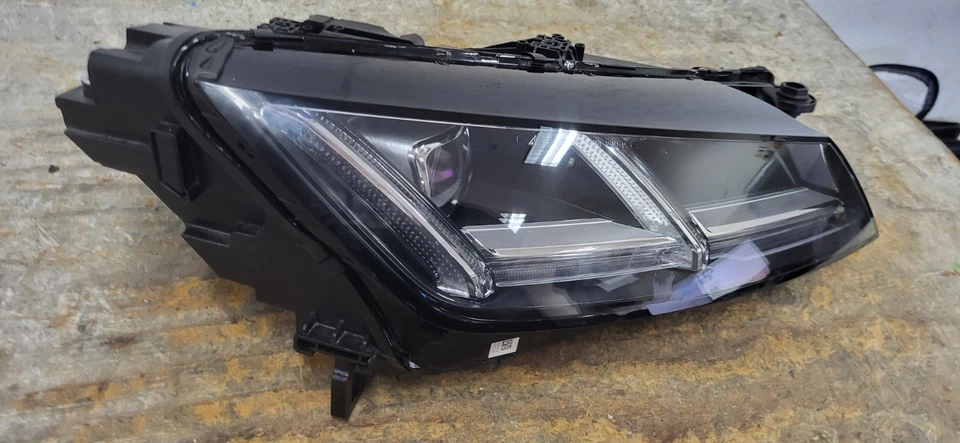 2016-2023 AUDI TT / TTS HEADLIGHT PASSENGER SIDE LED OEM *DC8902 - Image 3 of 4
