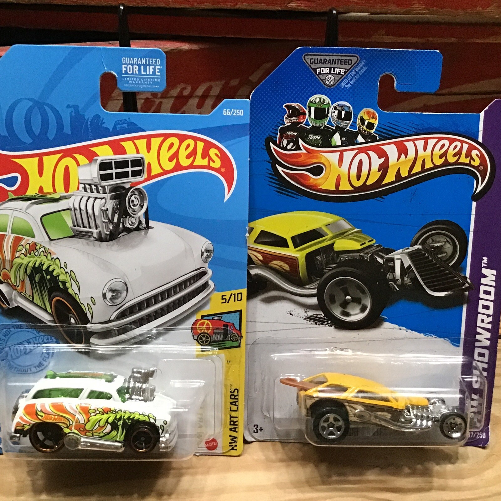 Lot of 2 Hot Wheels 2020 Surf ‘N Turf & 2012 Surf Crate Toy Cars 