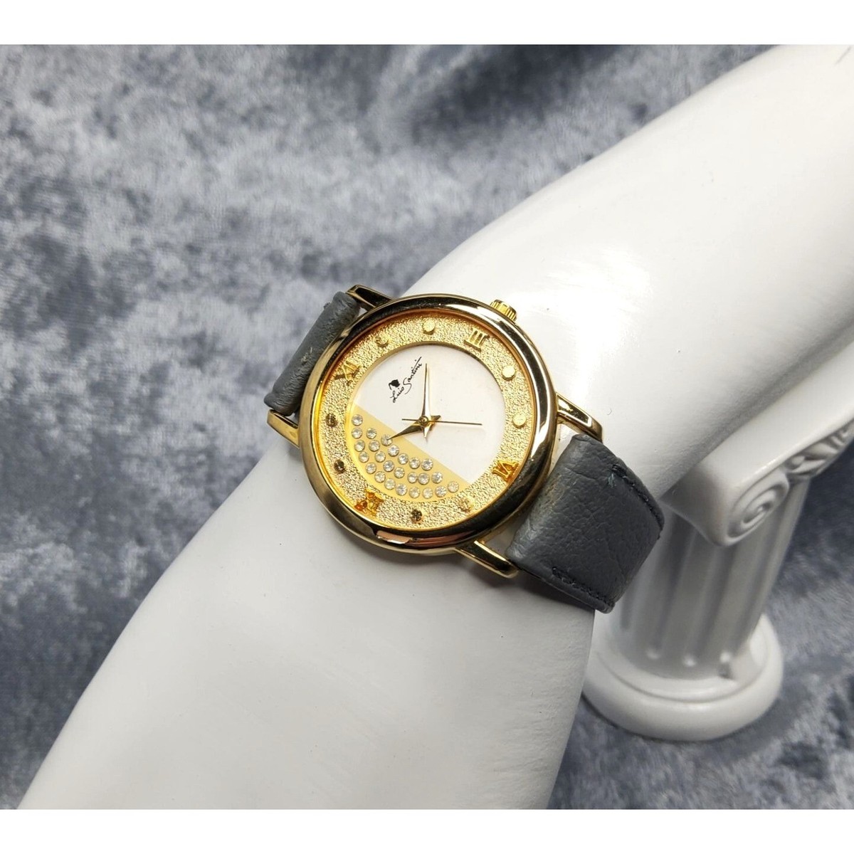 Valentino mod: 8859 coin Watch women’s lizard skin leather band gold tone finish Valentino 8829 Moon Phase Vintage Rare Women main image 3