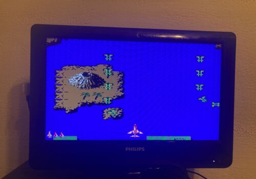 Philips 19-Inch 720p LCD HDTV w/ Remote Gaming TV 19PFL3504D/F7 *Tested Working* - Picture 3 of 9