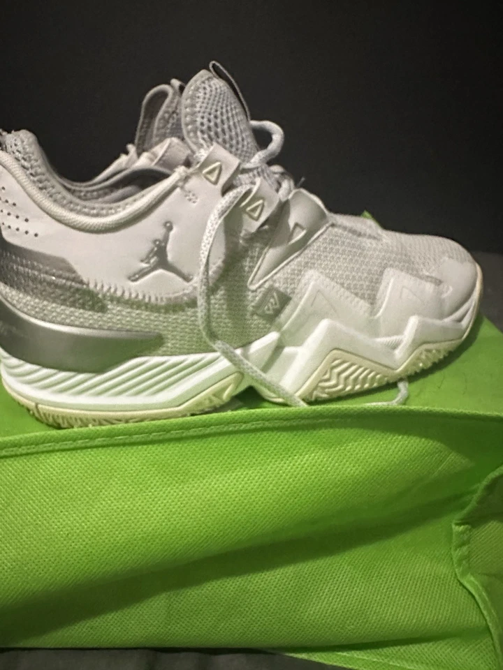 白色 Jordan Westbrook One Take 篮球鞋 10 码 — 第 4/4 张图片