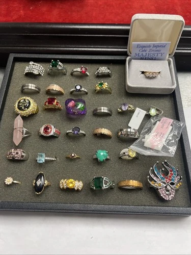 Costume Jewelry 32 RINGS! Vintage to Modern Jewelry Lot Rhinestones