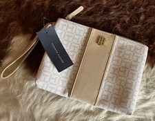 NEW Tommy Hilfiger WRISTLET Clutch Handbag Ivory Gold Logo 9  x6  