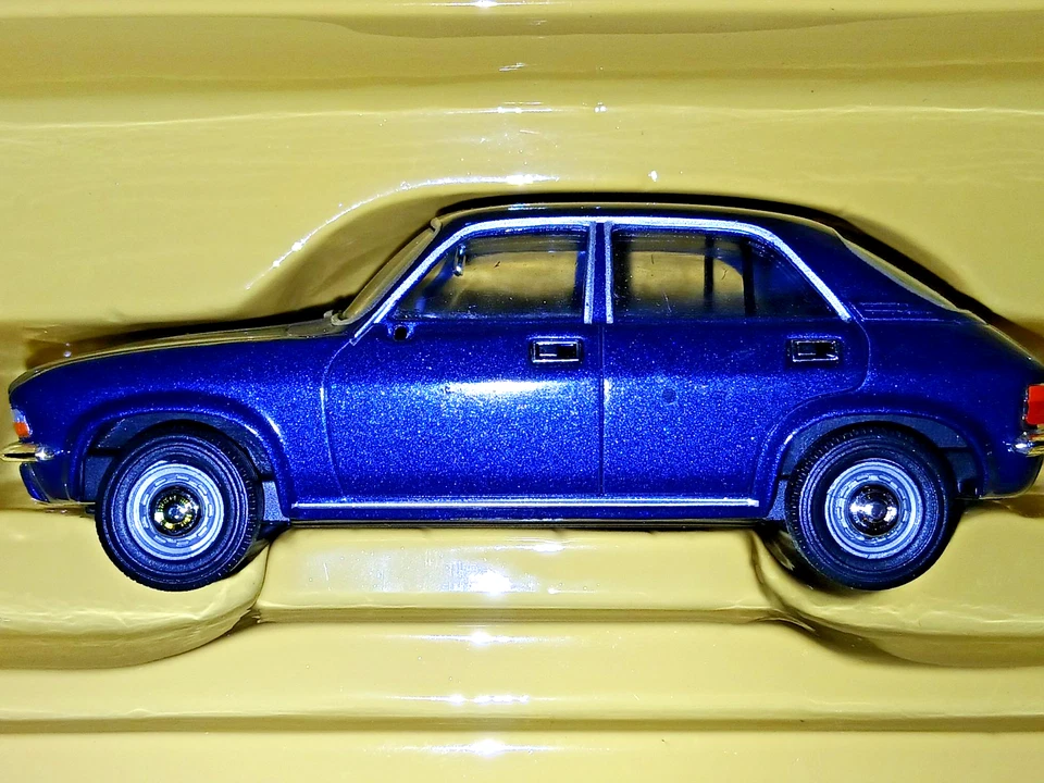 Corgi Vanguards 1/43 Scale VA04504 Austin Allegro Series I 1500 Super* LE - Image 2 of 4
