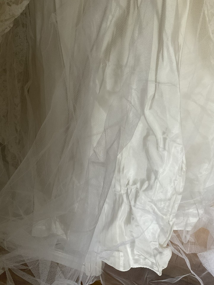 Vintage 50/60”s Wedding Dress Romney Model Featuring Witchcraft Lace XS