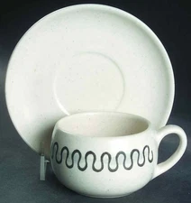 Metlox - Poppytrail - Vernon Aztec Cup & Saucer 352408