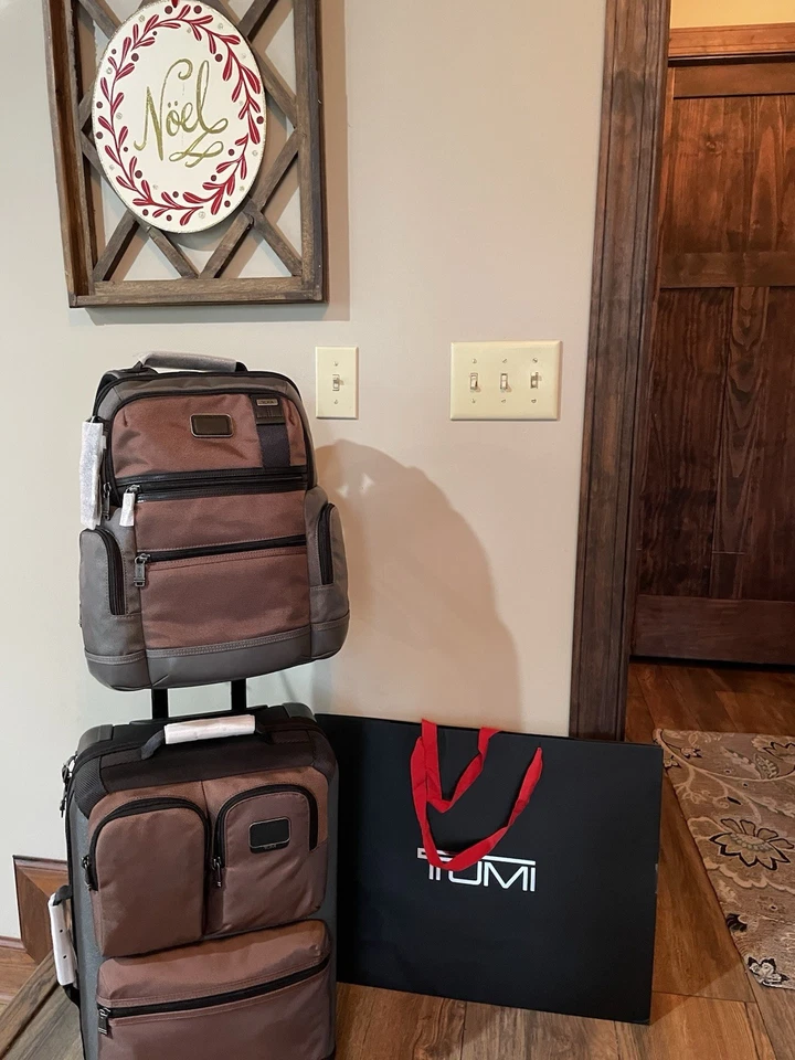 NEW Tumi set- Continental Expandable 4 Wheel Packing Suit Case+Parrish Backpack - Image 3 of 4