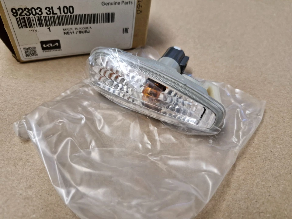 Kia Ceed Front Side Indicator Repeater Light Lamp 923033L100 Genuine NEW - Image 3 of 4