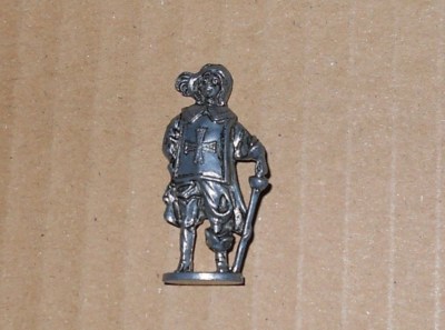 Ü- Ei Metallfigur Musketier Soldat Ritter Eisen Ferrero