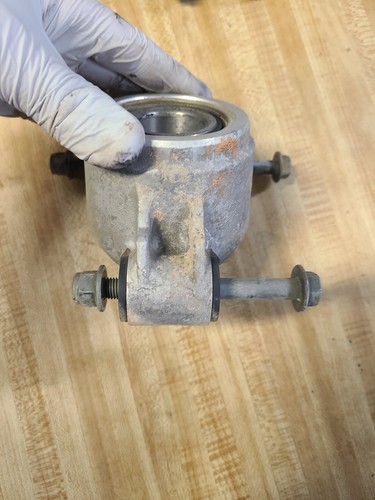 Polaris Outlaw 525 rear left right knuckle bearing carrier 5136016 - Picture 3 of 6