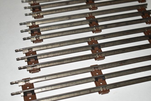 Lionel O-Gauge Tubular Track w/all pins O-27 Straight 6-65500 Set of 4 - Picture 2 of 4