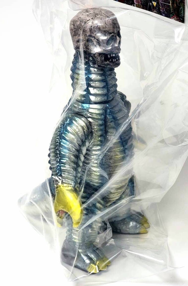 SKULL SEAM CAPTAIN DOKURO 蓄光　ソフビ Dokuro Kaiju Skull Monster Marmit Skull Head Butt Mutants