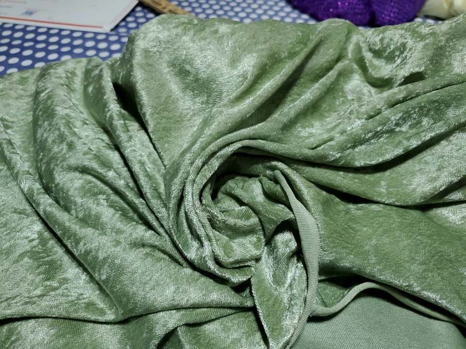 LOTE DE 10 YARDAS (CONTINUO) TELA ELÁSTICA TERCIOPELO TRITURADO VERDE MENTA Foto 4 de 4