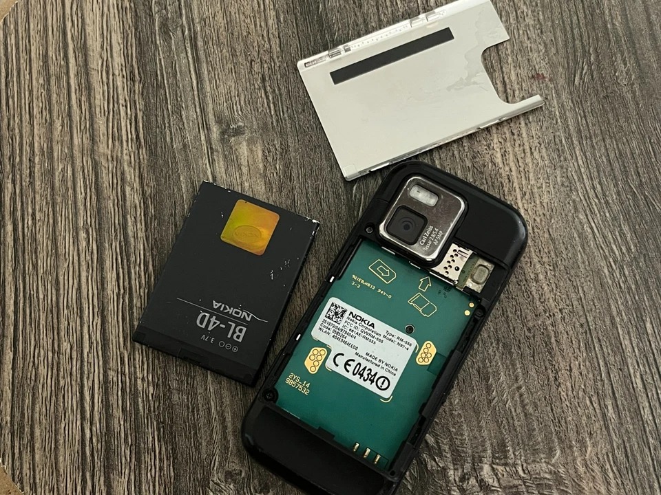 Nokia N97 Mini Unlocked – Vintage Classic Mobile Phone – Rare Collectible GSM - Image 4 of 4