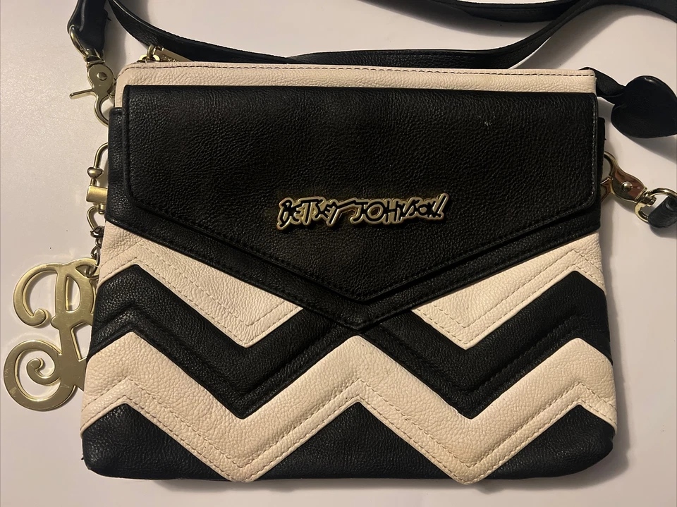 Betsey Johnson Crossbody Handbag Black/White  Crossbones Zippers Vintage - Image 2 of 4