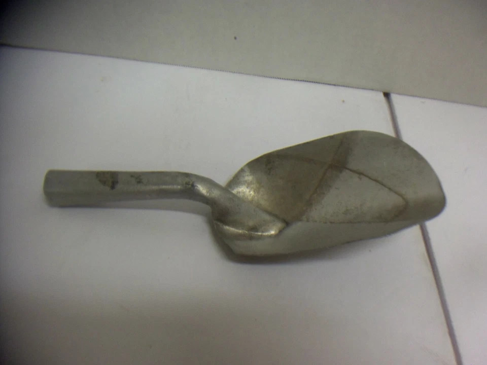 Harina de aluminio vintage, cuchara de azúcar 9 1/4" de largo X 3 1/2" de ancho X 1 1/4" de profundidad Foto 3 de 4