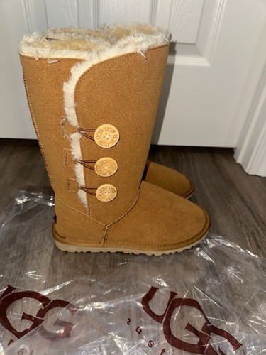 UGG Bailey Button II Triplet Tall Three Button Wraps UGG Boots Chestnut W9 New - Picture 3 of 9
