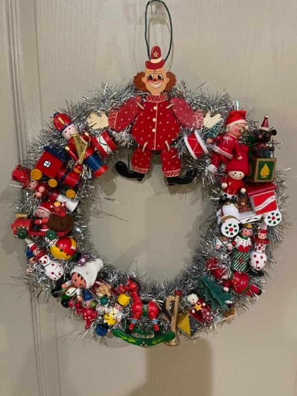 14" Vintage Christmas Wreath Wooden Ornaments