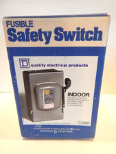 Square D D211N Fusible Safety Switch Disconnect Switch 30A  120/240v INDOOR