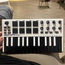 Akai Mini mkII 25 Keys Keyboard Synthesizer
