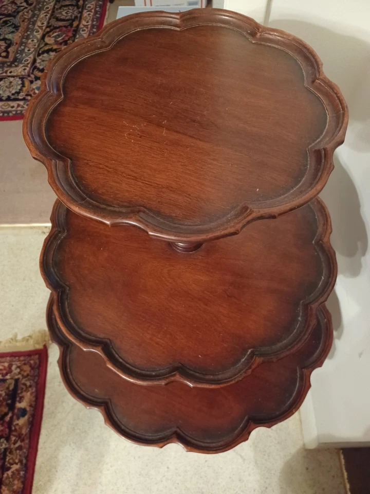 Antiguo caoba estilo Chippendale pastel corteza tallado camarero mudo Foto 2 de 3