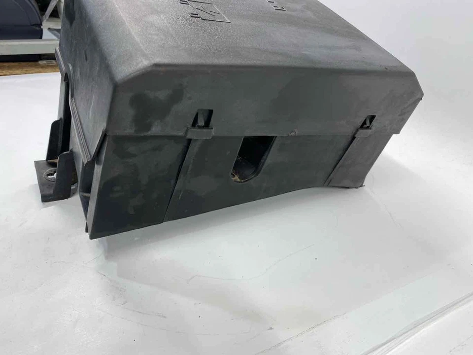 Motor de caja de fusibles usado se adapta a: Chevrolet Suburban 1500 2014 grado C Foto 2 de 4