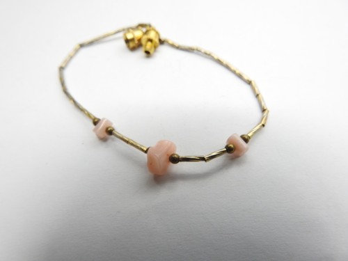 Gold Tone Metal Angel Skin Coral Chip Beaded Bracelet Vintage - Picture 2 of 3