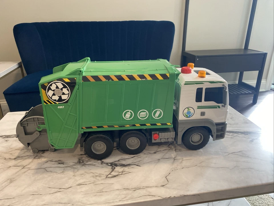 ToysRus Pump Action Lift Garbage MAN Truck & Dumpster Fast Lane 21 Inch Toy - Image 3 of 4