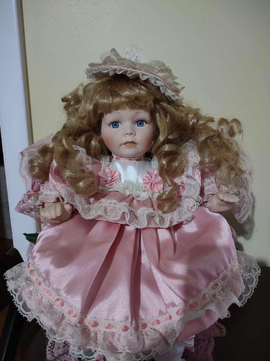 値下げ　ポーセリンドール　アメリカ製　椅子付き Porcelain Doll, unbranded, 13 in, sitting in wicker chair | eBay