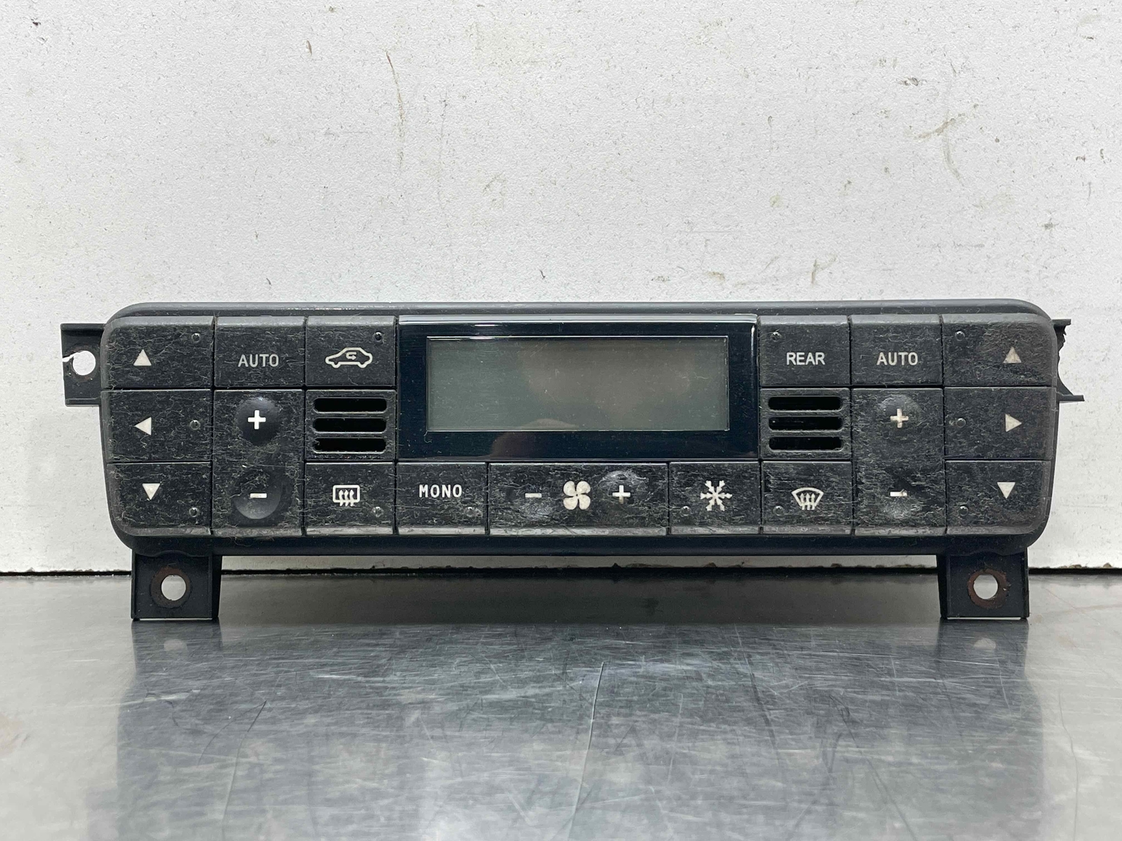 2009 Maserati Quattroporte Heater A/C Climate Control Panel 333058Ka 131193/2 09