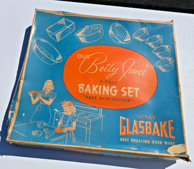 McKee Glasbake Betty Jane Child's (9) pieces Baking Set w/ Box - Complete