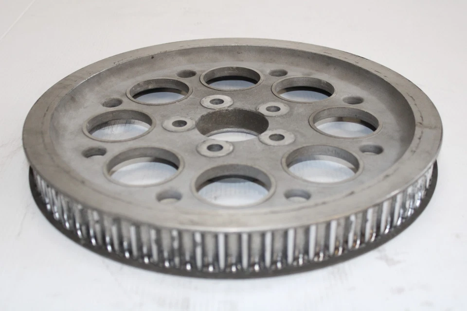 Harley-Davidson Dyna Super Glide 2003 OEM polea de piñón trasero 70T 40221-00 Foto 4 de 4