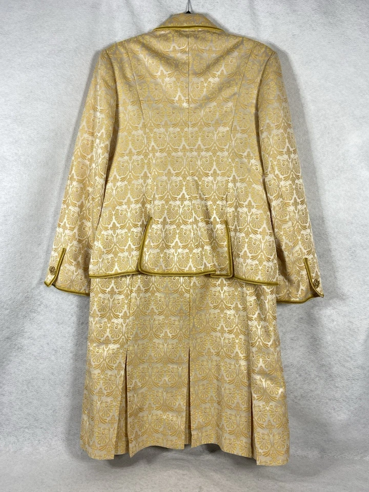 Traje Falda Lily & Taylor 2 Piezas Talla 16 Beige Dorado Blazer Botón Bordado Floral Foto 2 de 4