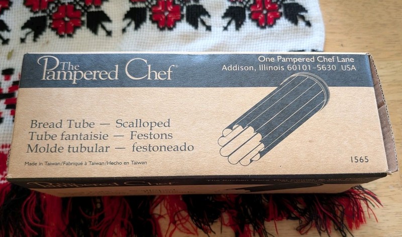 The Pampered Chef Scalloped Bread Tube #1565 Discontinued Brand - New in Box!