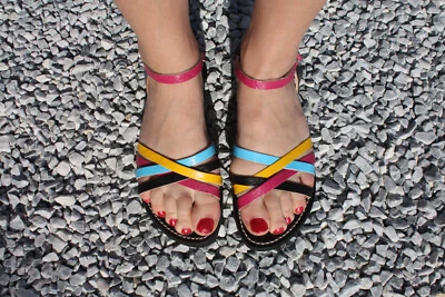 SANDALES FEMME en CUIR Lanières Croisées Multicolores + Attaches talons 35 au 42 - Photo 1/2