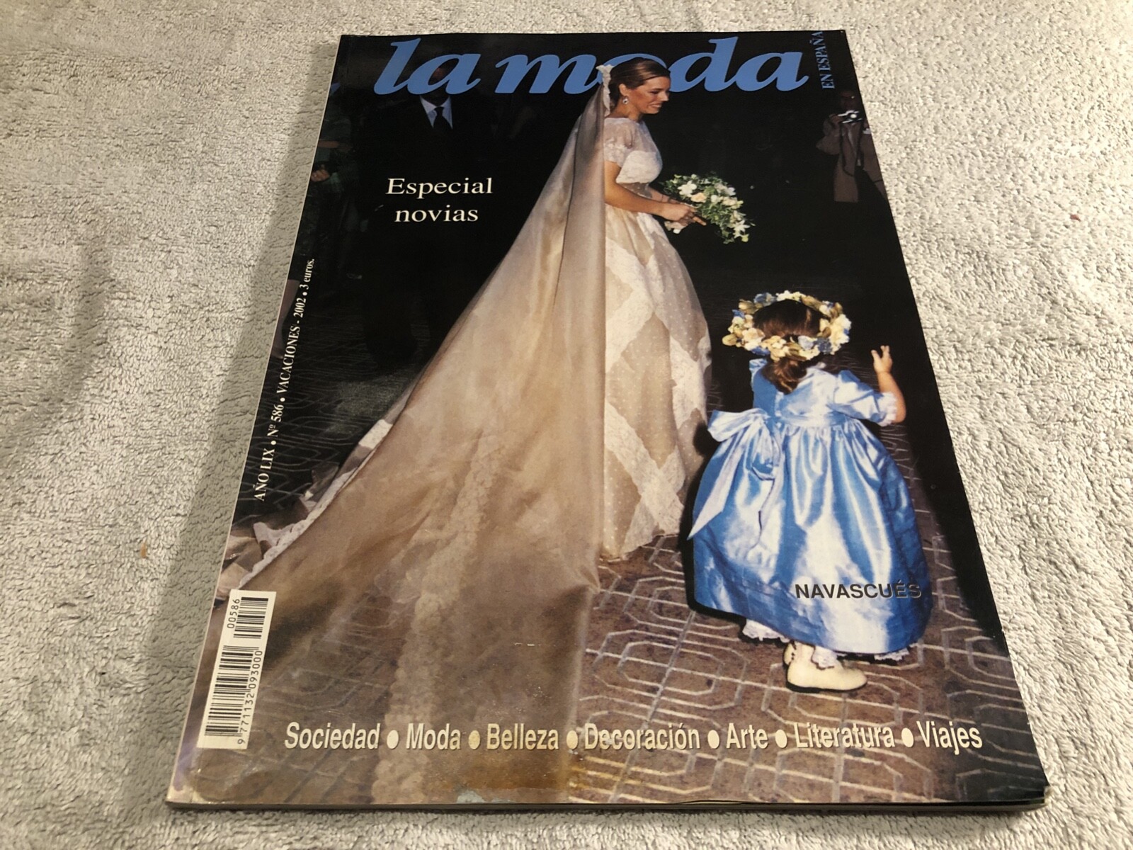 Vacaciones 2002 - La moda en España. Nº586. Especial novias. NAVASCUÉS. Sociedad