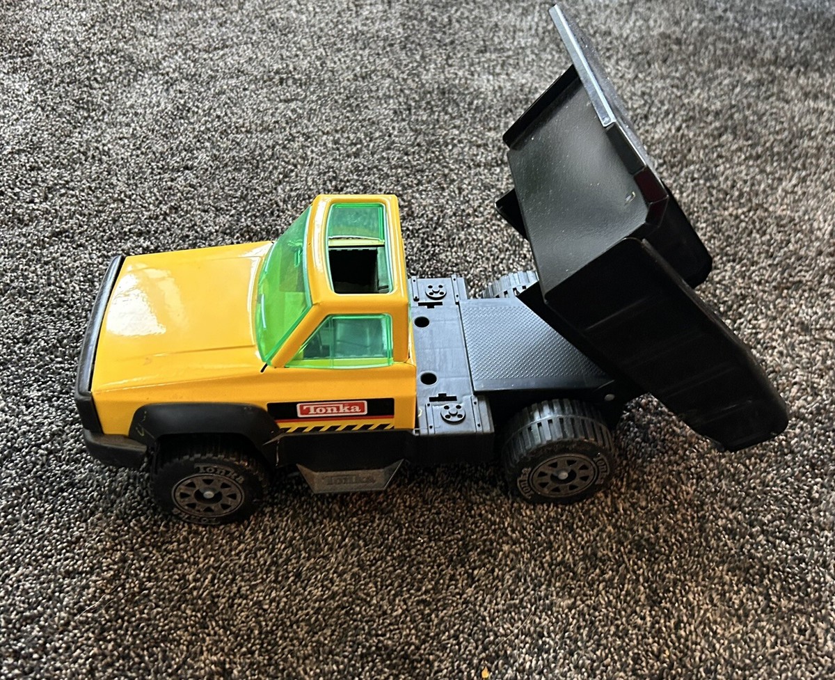 1993 Tonka Yellow Black Construction Dump Truck Metal M-6944-1