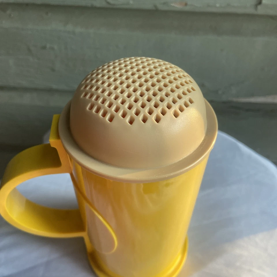 Vintage Dansk Gunnar Cyren Yellow Melamine Handled Shaker - Image 2 of 4