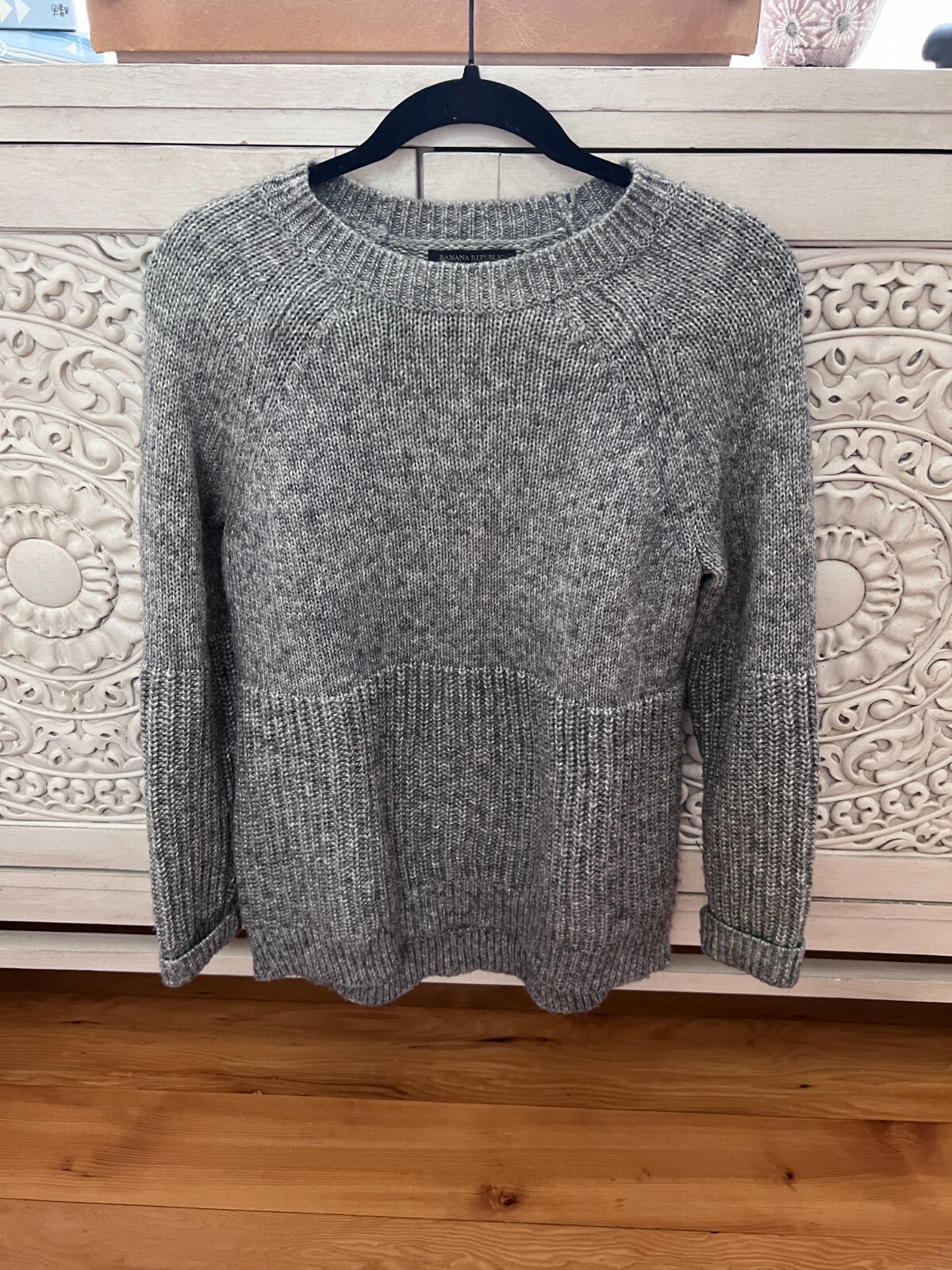 Banana Republic Gray Speckled Italian Yarn Pullover Sweater - Medium