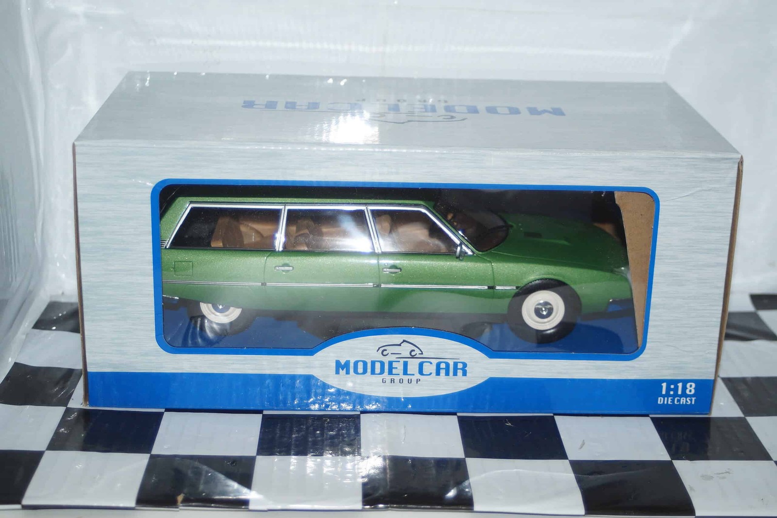Model Car Group Citroen CX break in Metallic Green ref MCG18555 1:18th