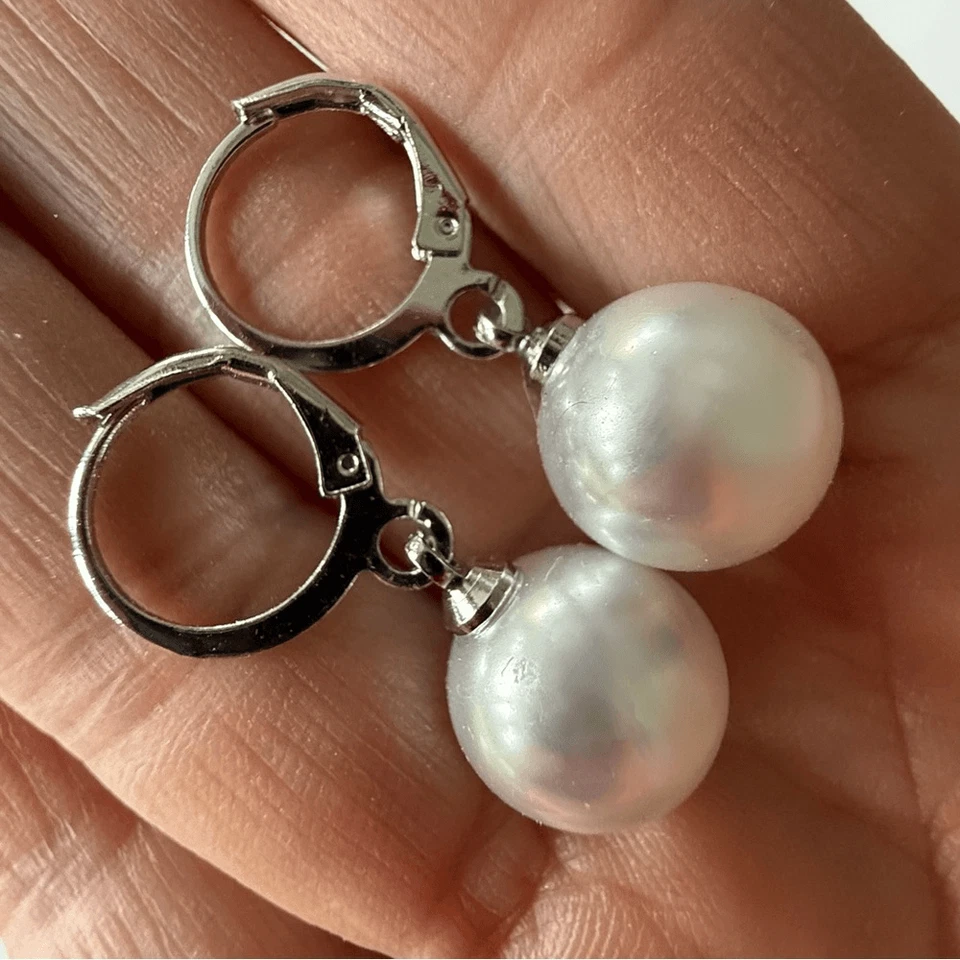 Pendientes colgantes de perlas simuladas Jules tono plata cierre de palanca nuevos con etiquetas Foto 2 de 4