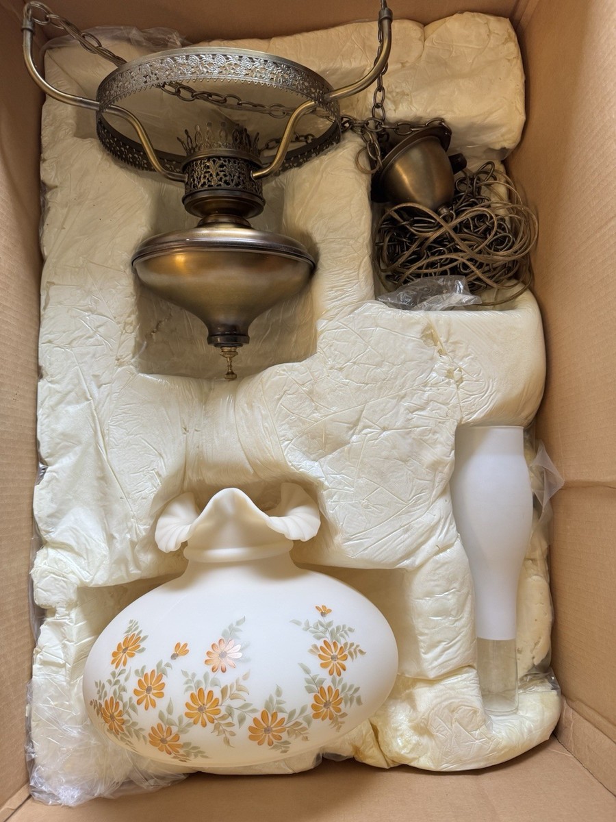 フェントン　花柄　ガラスランプシェード　（Daisy&Fern）デッドストック⭐︎ Vintage Fenton Daisy On Custard Swag Lamp, Original Box Available