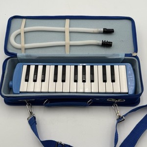 Schoenhut Melodica 25 Key Piano Style Keyboard W/mouthpiece