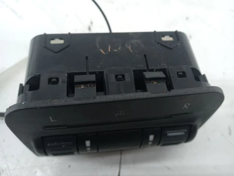 Subaru Outback 2008 asiento térmico panel de interruptores negro fabricante de equipos originales usado  Foto 3 de 4