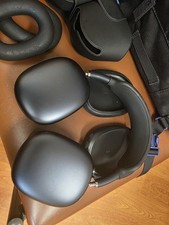 Apple AirPods Max Wireless Bluetooth Over-Ear Headphones Black Built-In Mic