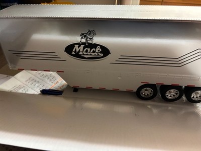 1/32 NEW RAY PLASTIC USED  SILVER MACK VISION DRY VAN, NO PACKAGING # B 793