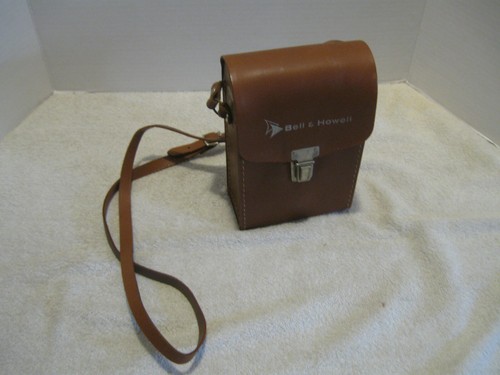 Vintage Bell & Howell Two Twenty 8mm MOVIE CAMERA with case - Picture 3 of 10