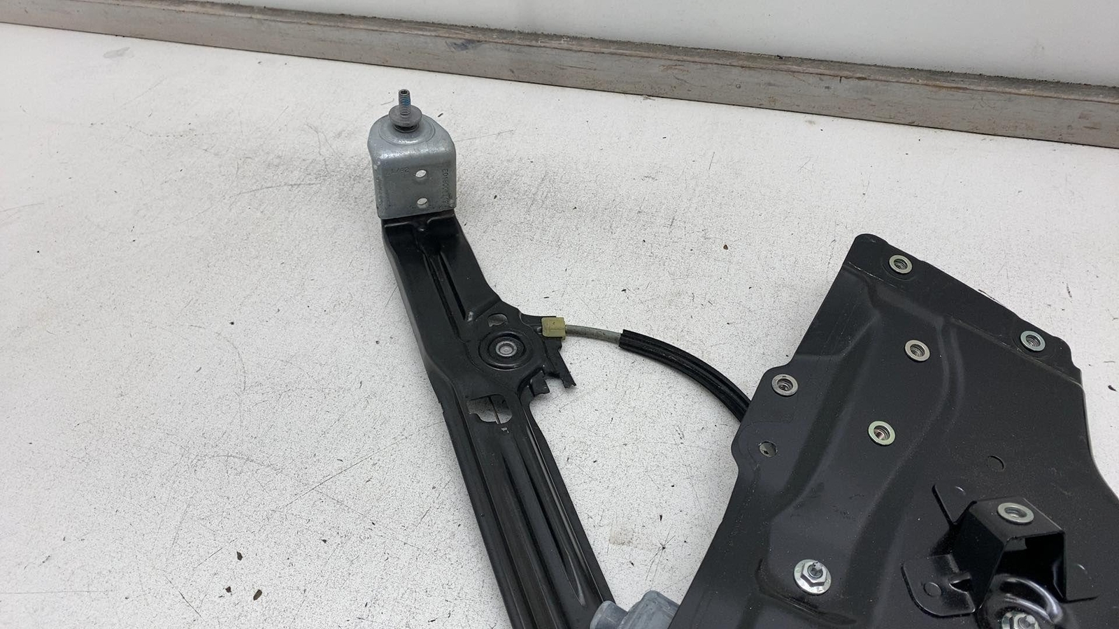 ⭕ 2017-2020 Maserati Levante Rear Left Side Door Window Regulator LH 670104206