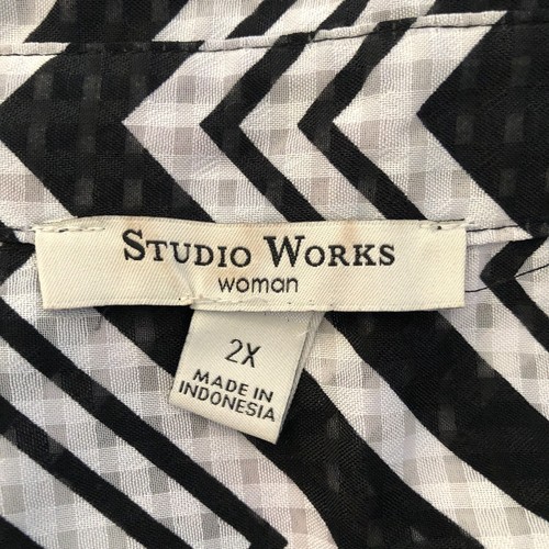 Studio Works 2X Black White Chevron Button Up Long Roll Tab Sleeve Shirt Women's - Picture 6 of 10